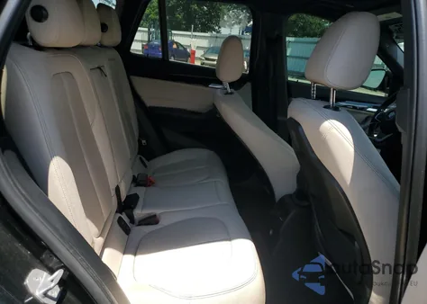 2018 BMW X1 xDrive28I из США, поврежденный, VIN WBXHT3C30J5K30663